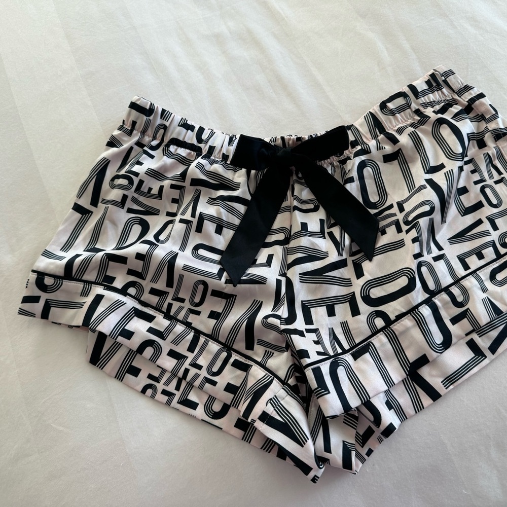 VS light pink and black satin sleep shorts, size small with tags